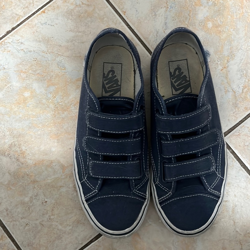 Vans - Picture 2 of 7